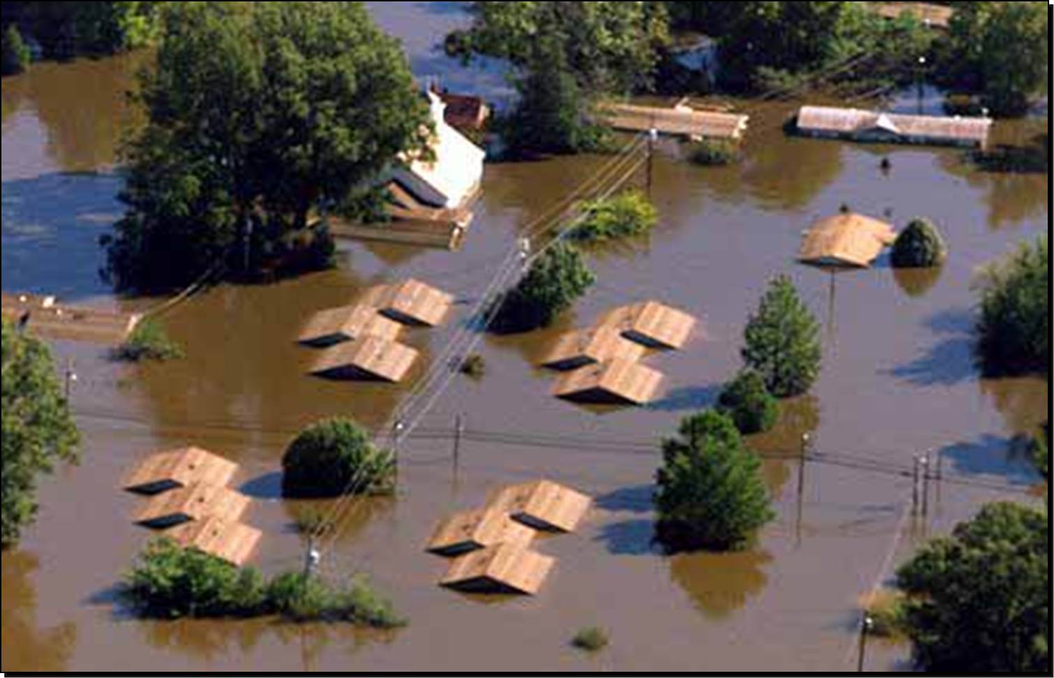 https://huracanes.fiu.edu/_assets/hurricane-images/Flooding/floyd_1999_tarboro_nc_flooding.jpg